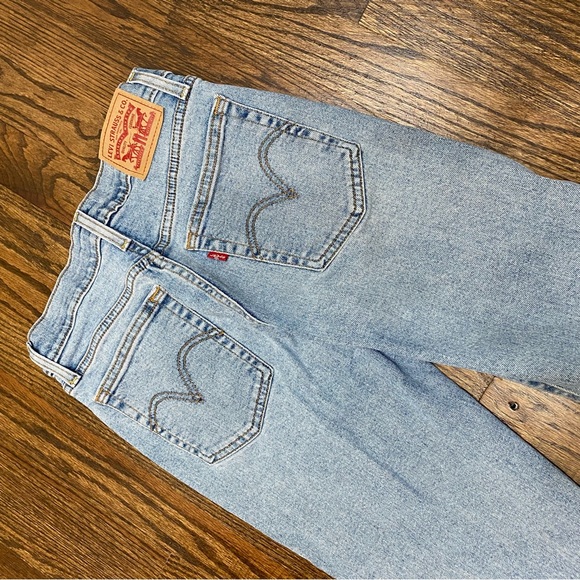 Levi Wedgie Straight (26) lots of stretch - Picture 2 of 5